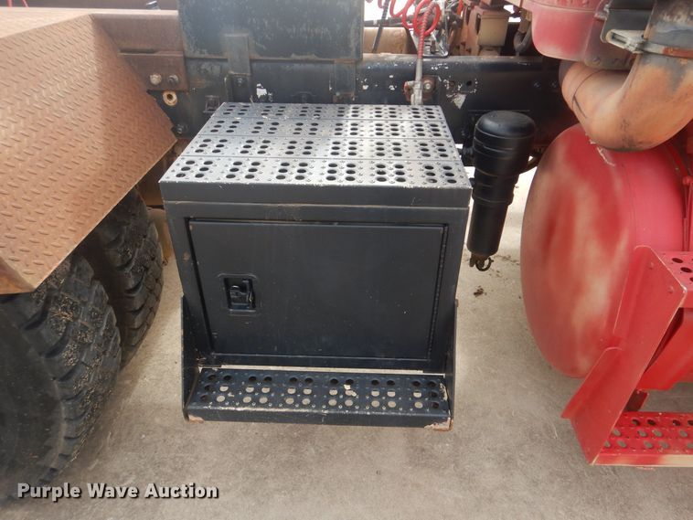 image for item HW9804 1992 Freightliner FLD120  semi truck