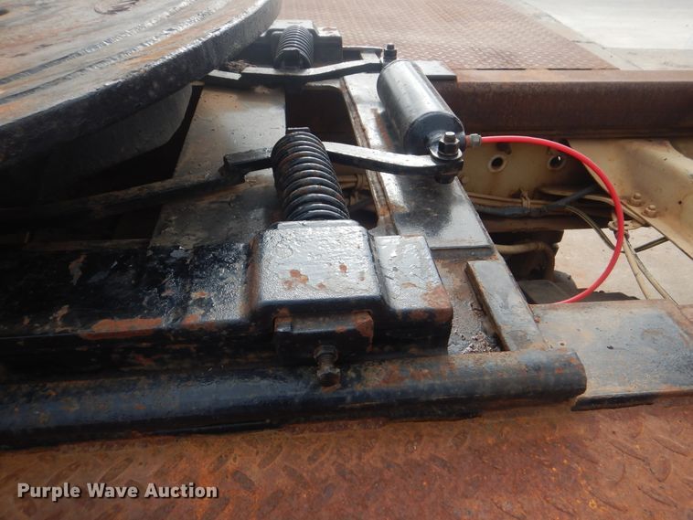 image for item HW9804 1992 Freightliner FLD120  semi truck