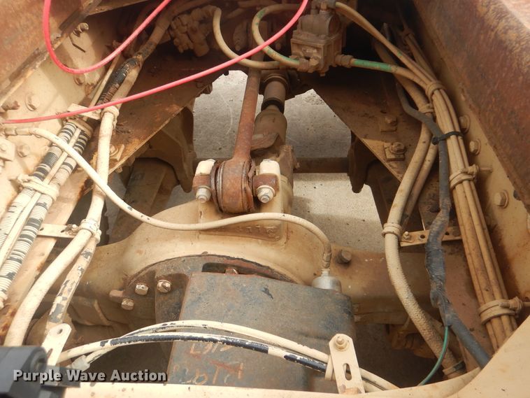 image for item HW9804 1992 Freightliner FLD120  semi truck