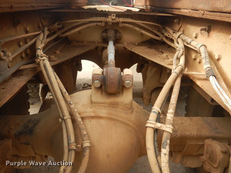 image for item HW9804 1992 Freightliner FLD120  semi truck