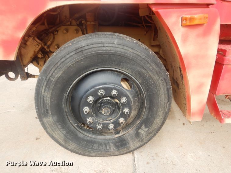 image for item HW9804 1992 Freightliner FLD120  semi truck