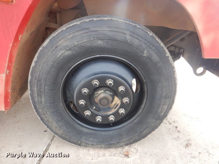 image for item HW9804 1992 Freightliner FLD120  semi truck