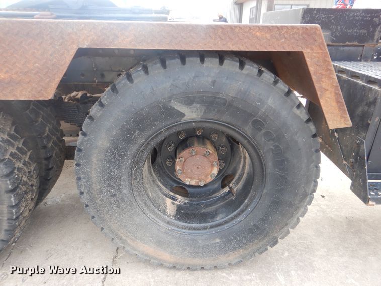 image for item HW9804 1992 Freightliner FLD120  semi truck