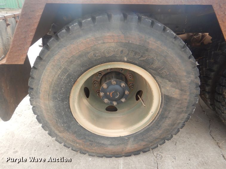 image for item HW9804 1992 Freightliner FLD120  semi truck