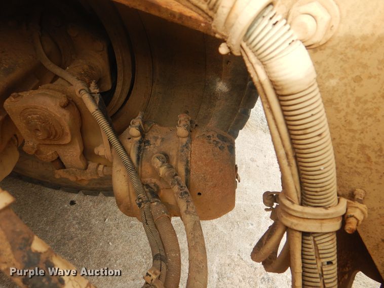 image for item HW9804 1992 Freightliner FLD120  semi truck