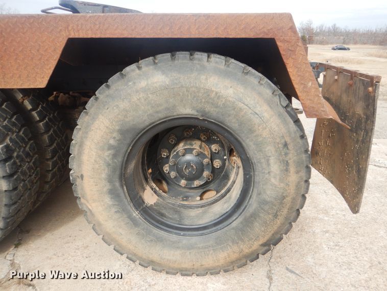 image for item HW9804 1992 Freightliner FLD120  semi truck