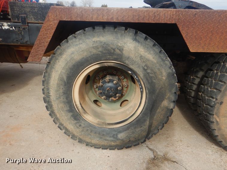 image for item HW9804 1992 Freightliner FLD120  semi truck