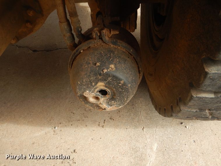 image for item HW9804 1992 Freightliner FLD120  semi truck