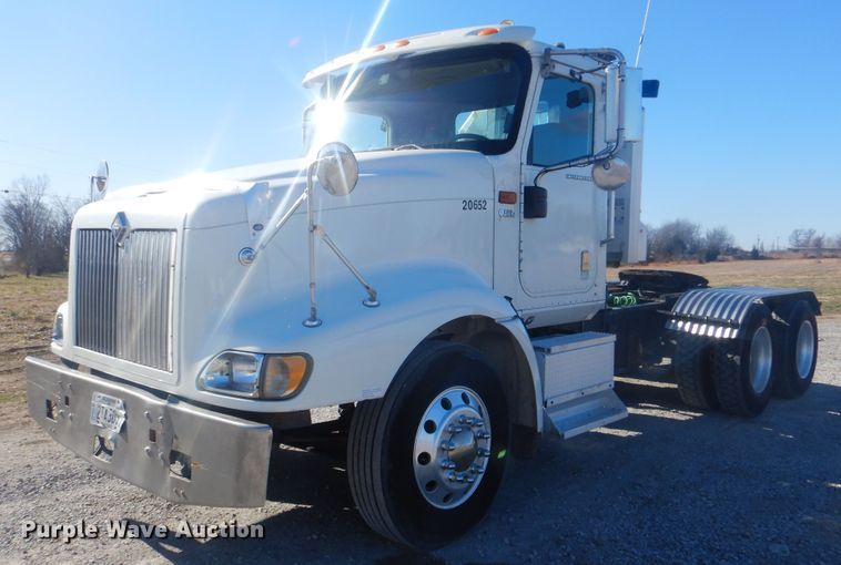 image for item HX9081 2004 International 9400i  semi truck