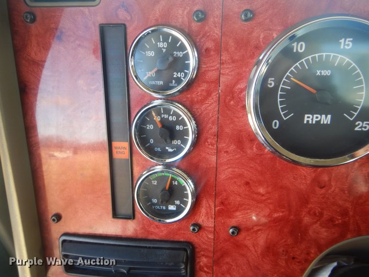 image for item HX9081 2004 International 9400i  semi truck