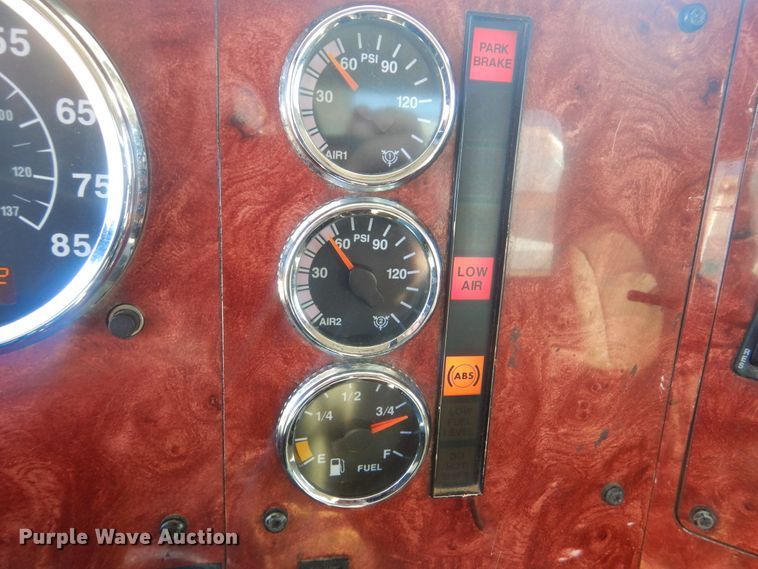 image for item HX9081 2004 International 9400i  semi truck