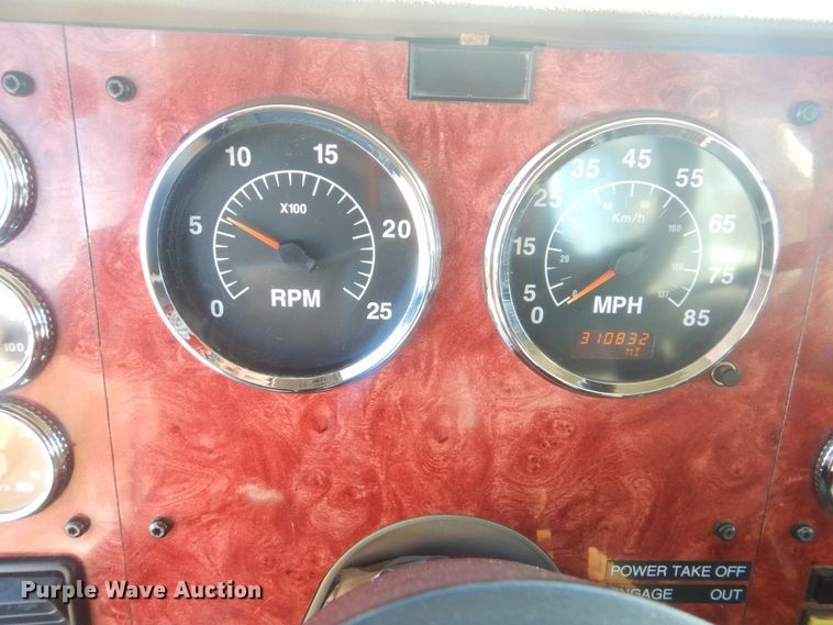 image for item HX9081 2004 International 9400i  semi truck