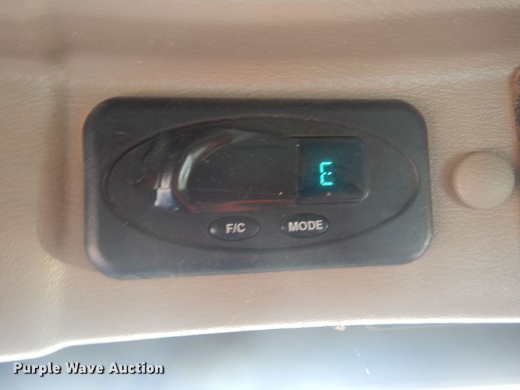 image for item HX9081 2004 International 9400i  semi truck