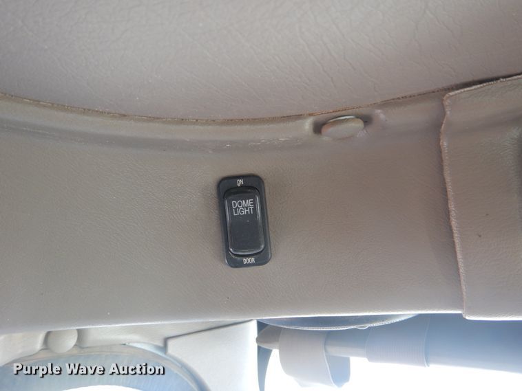 image for item HX9081 2004 International 9400i  semi truck