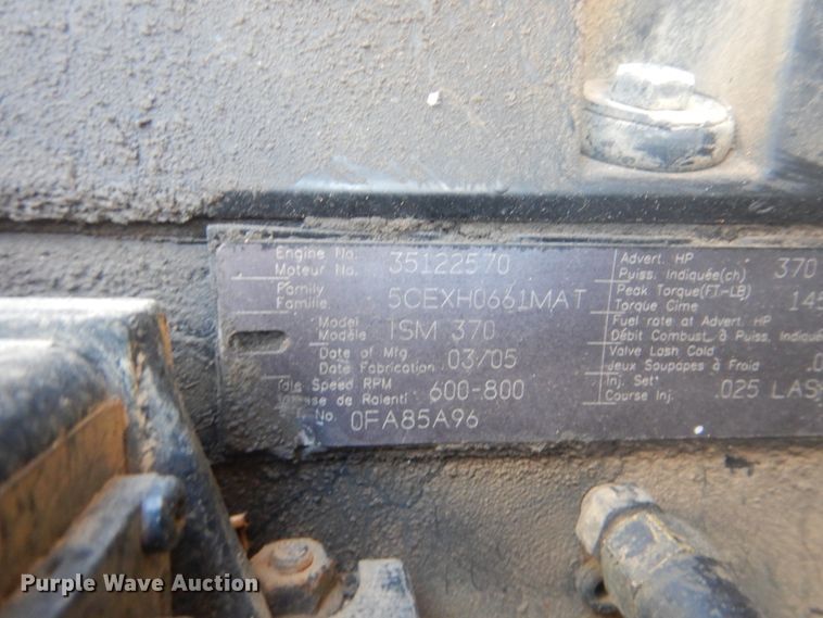 image for item HX9081 2004 International 9400i  semi truck