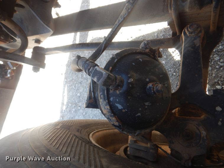 image for item HX9081 2004 International 9400i  semi truck