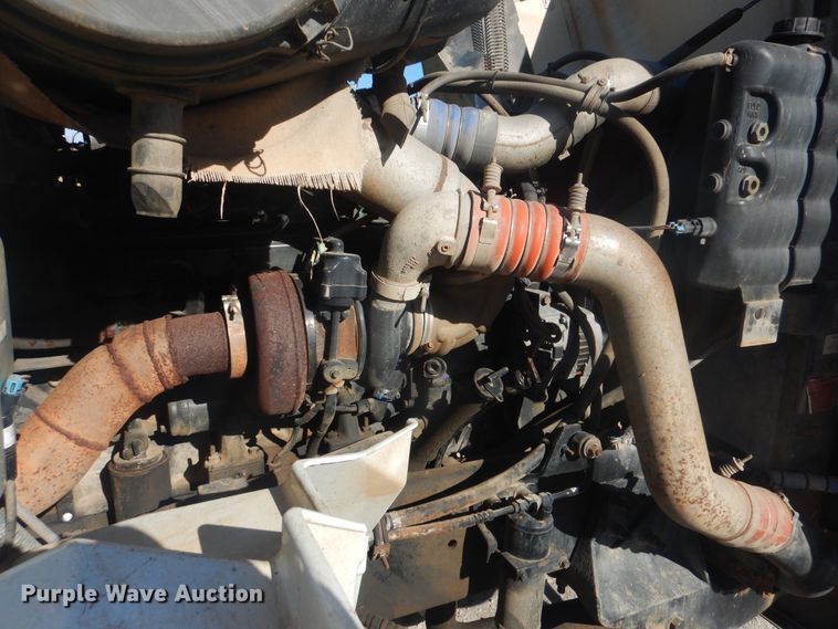 image for item HX9081 2004 International 9400i  semi truck