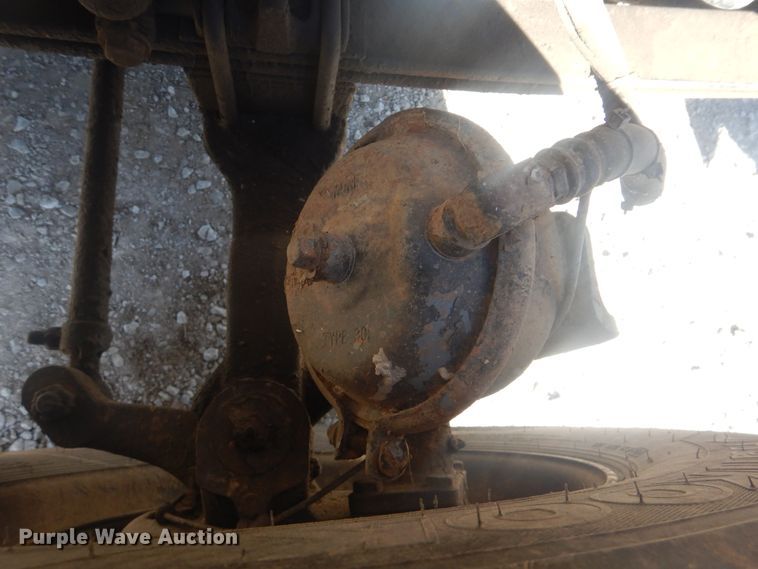 image for item HX9081 2004 International 9400i  semi truck