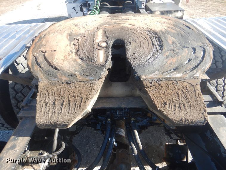 image for item HX9081 2004 International 9400i  semi truck