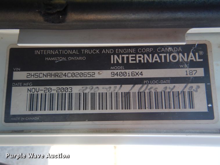 image for item HX9081 2004 International 9400i  semi truck