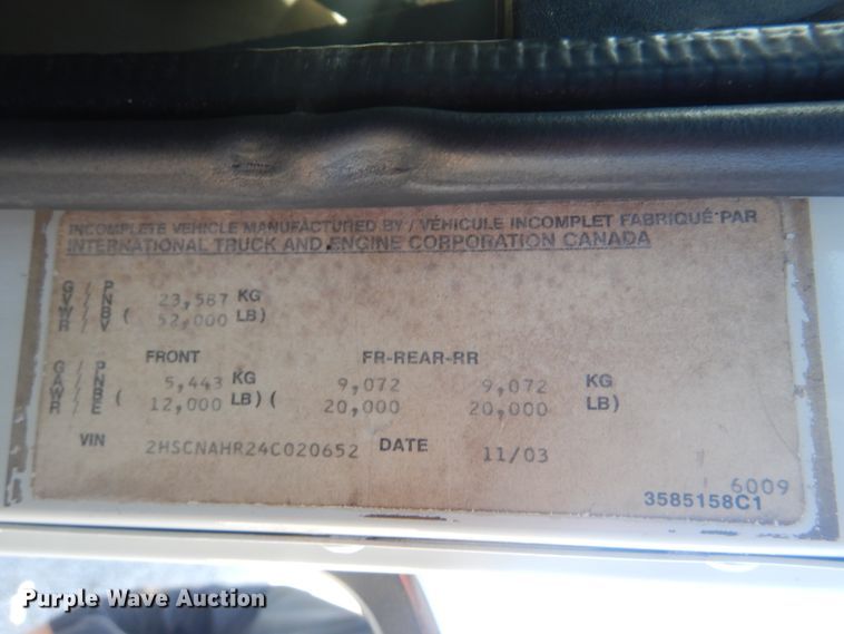 image for item HX9081 2004 International 9400i  semi truck