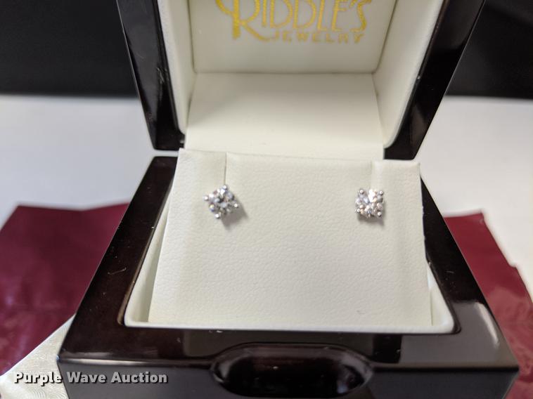 image for item FM9025 Diamond solitaire earrings