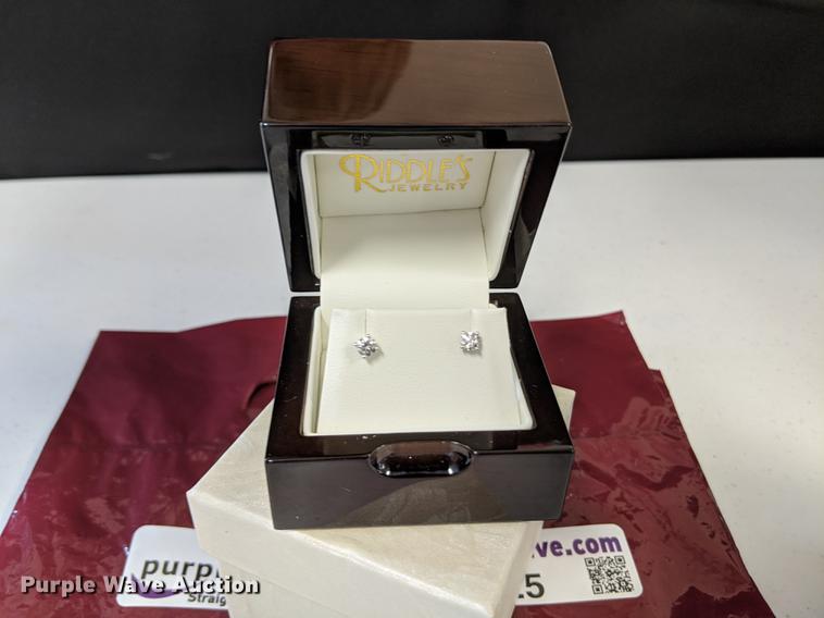 image for item FM9025 Diamond solitaire earrings