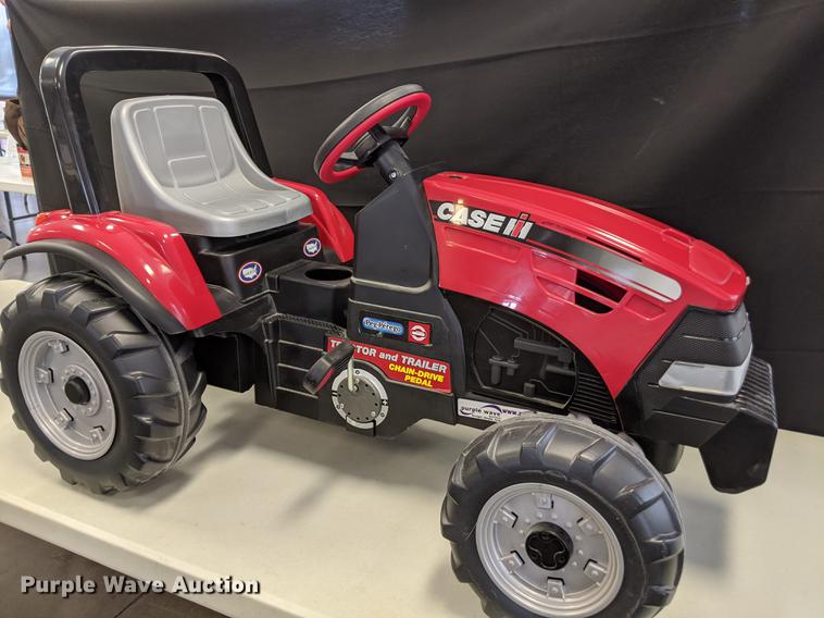 image for item FM9055 Case IH Chain Drive pedal tractor