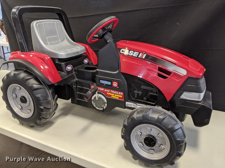 image for item FM9055 Case IH Chain Drive pedal tractor