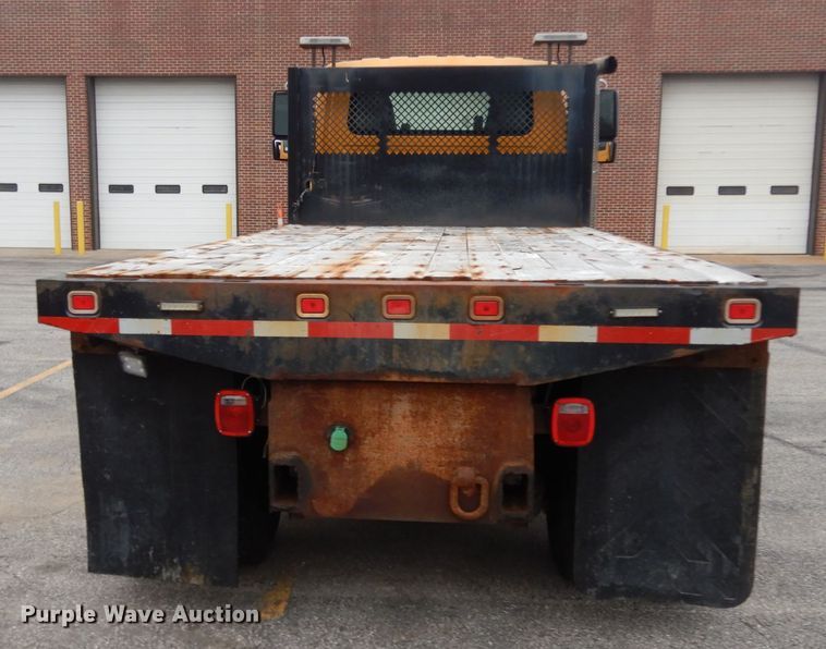 image for item DF6334 2006 International 7400  flatbed truck