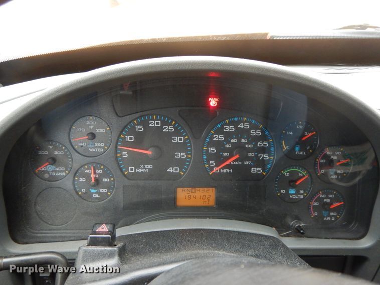 image for item DF6334 2006 International 7400  flatbed truck