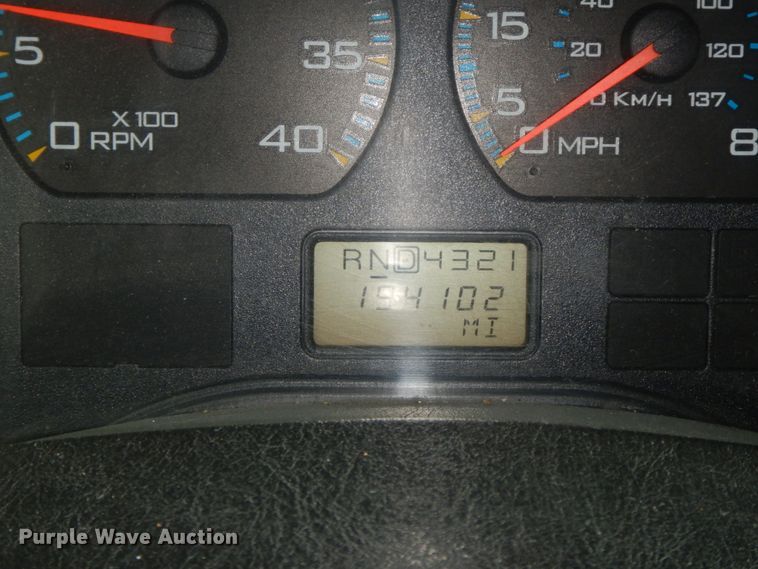 image for item DF6334 2006 International 7400  flatbed truck