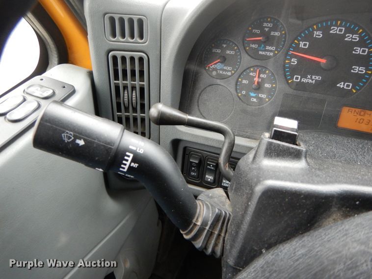 image for item DF6334 2006 International 7400  flatbed truck