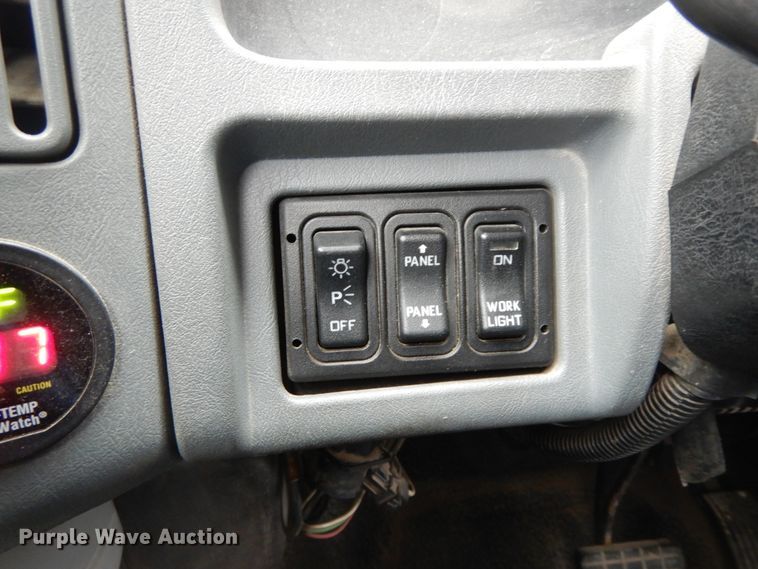 image for item DF6334 2006 International 7400  flatbed truck