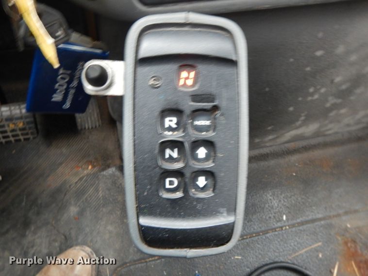 image for item DF6334 2006 International 7400  flatbed truck