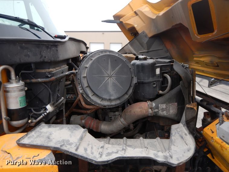 image for item DF6334 2006 International 7400  flatbed truck