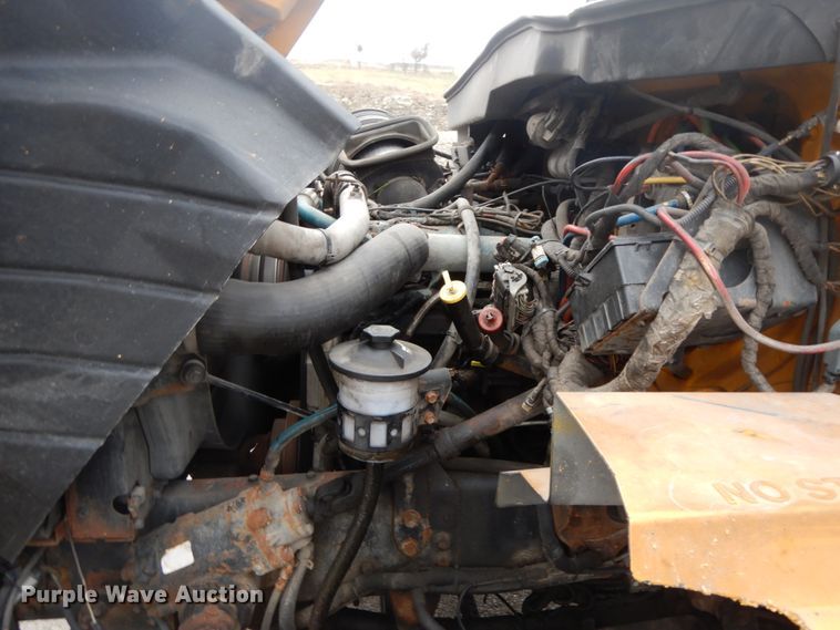 image for item DF6334 2006 International 7400  flatbed truck