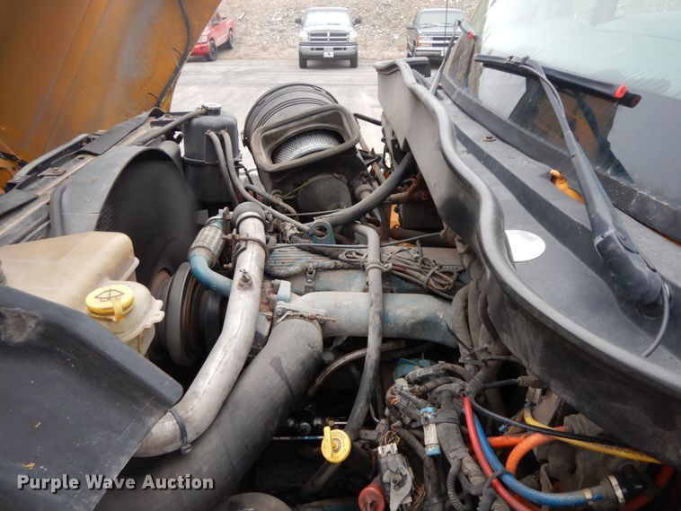 image for item DF6334 2006 International 7400  flatbed truck