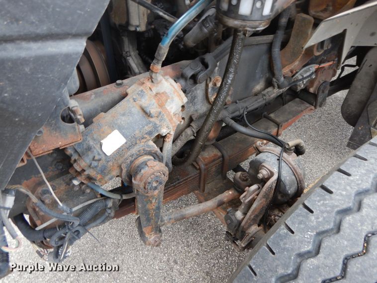 image for item DF6334 2006 International 7400  flatbed truck