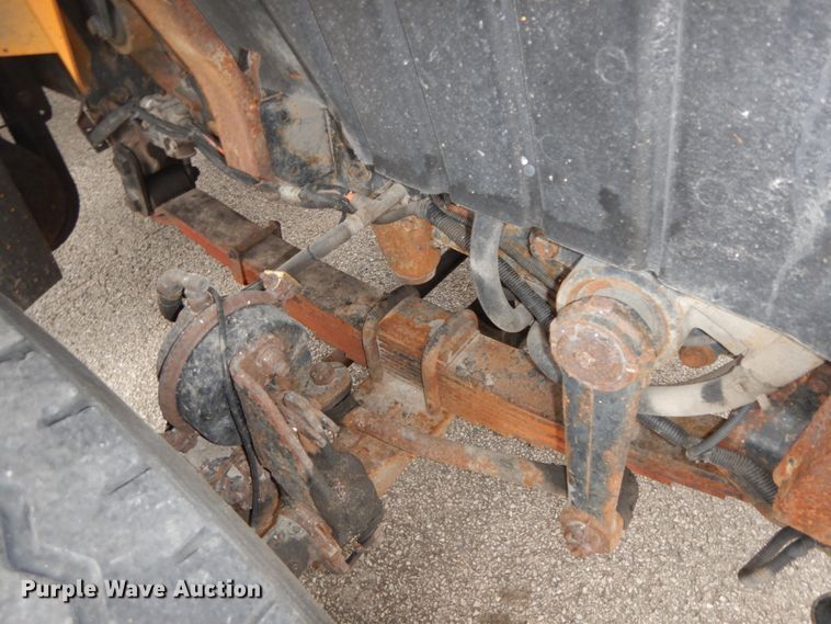 image for item DF6334 2006 International 7400  flatbed truck