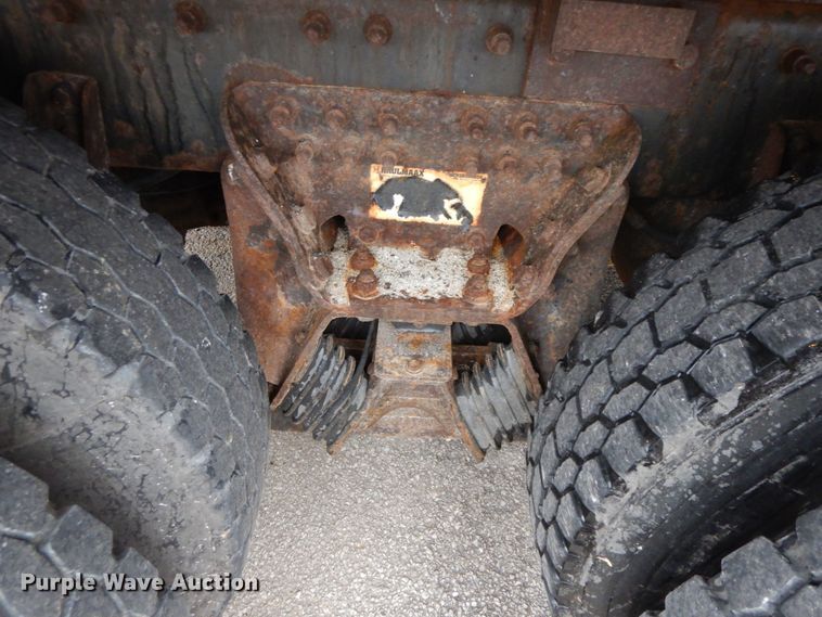 image for item DF6334 2006 International 7400  flatbed truck