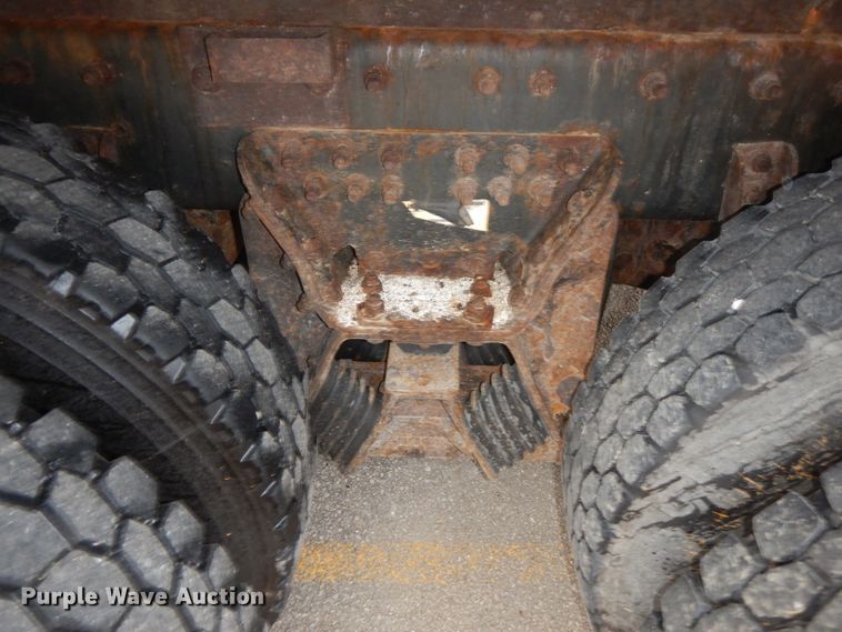 image for item DF6334 2006 International 7400  flatbed truck