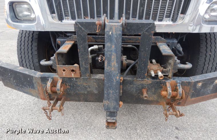 image for item DF6334 2006 International 7400  flatbed truck