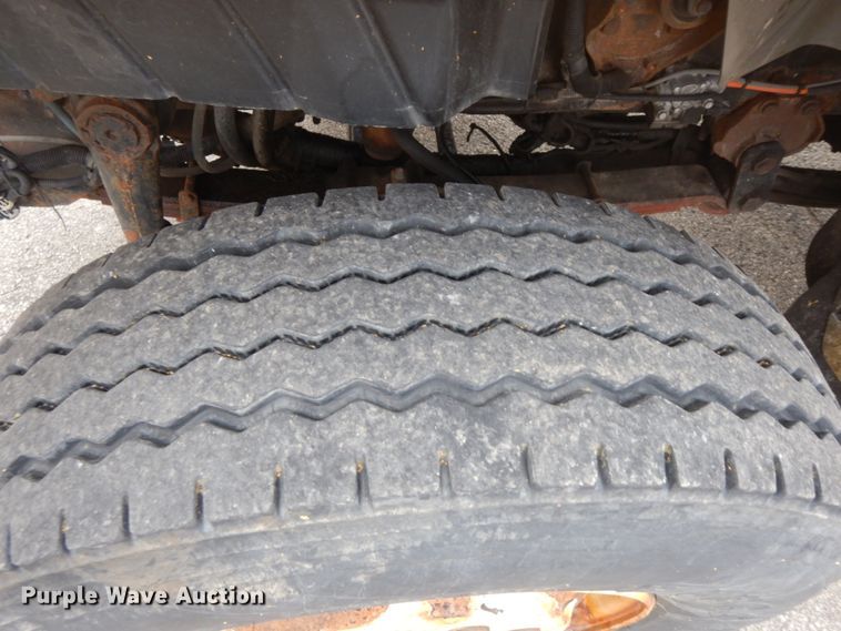 image for item DF6334 2006 International 7400  flatbed truck