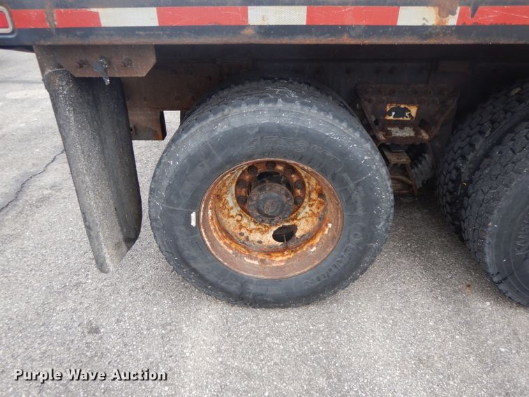 image for item DF6334 2006 International 7400  flatbed truck