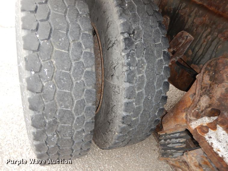 image for item DF6334 2006 International 7400  flatbed truck