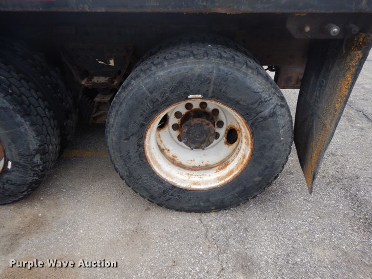 image for item DF6334 2006 International 7400  flatbed truck