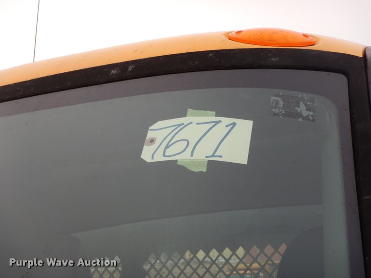 image for item DF6334 2006 International 7400  flatbed truck