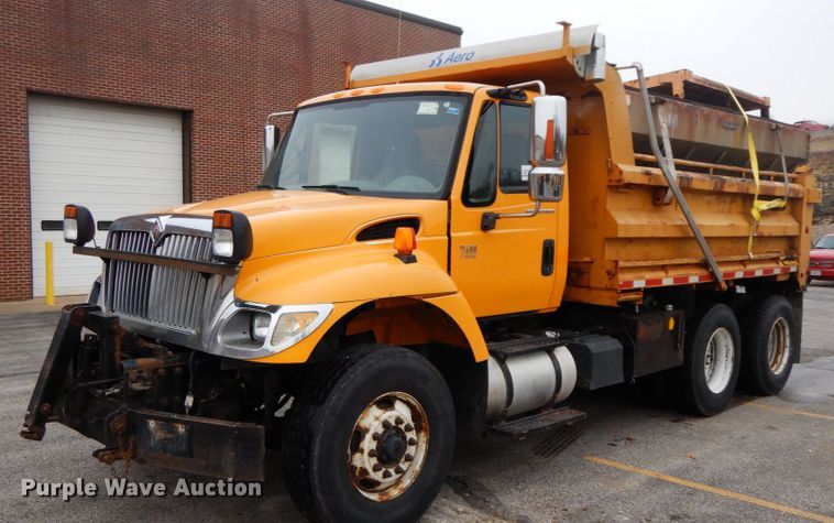 image for item DF6335 2006 International 7400  dump truck