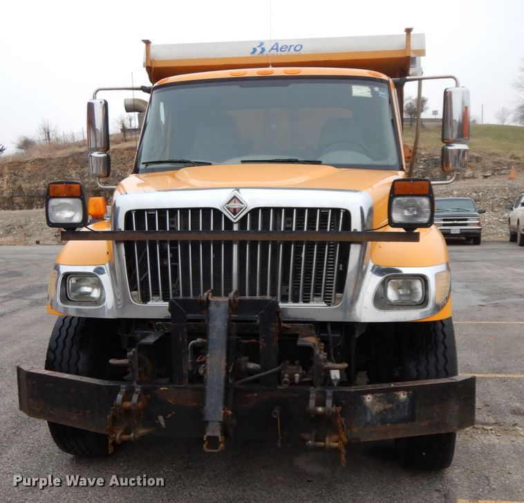 image for item DF6335 2006 International 7400  dump truck